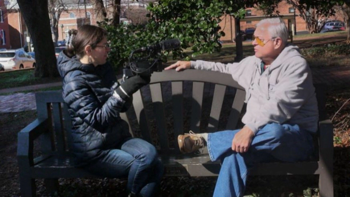 Bên Ngoài Bong Bóng: Du Hành Cùng Alexandra Pelosi - Outside the Bubble: On the Road with Alexandra Pelosi
