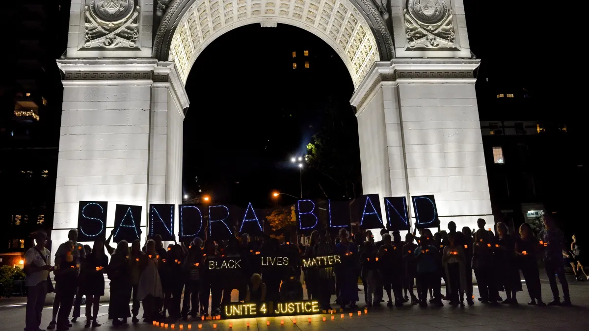 Mãi Nhắc Tên Cô: Cuộc Đời Và Cái Chết Của Sandra Bland (Say Her Name: The Life and Death of Sandra Bland)